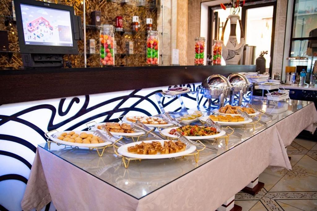 Hotel Zhibek Zholy Shymkent Esterno foto