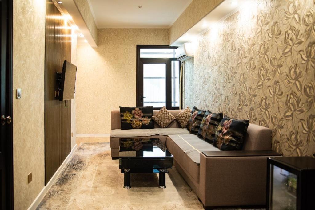 Hotel Zhibek Zholy Shymkent Esterno foto
