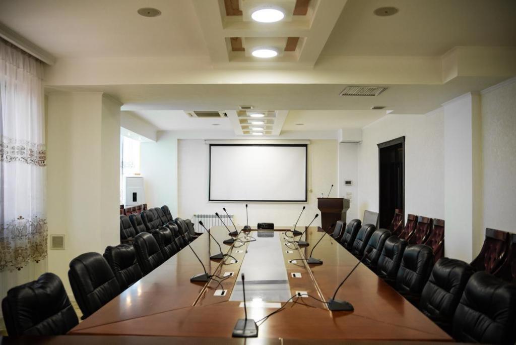 Hotel Zhibek Zholy Shymkent Esterno foto