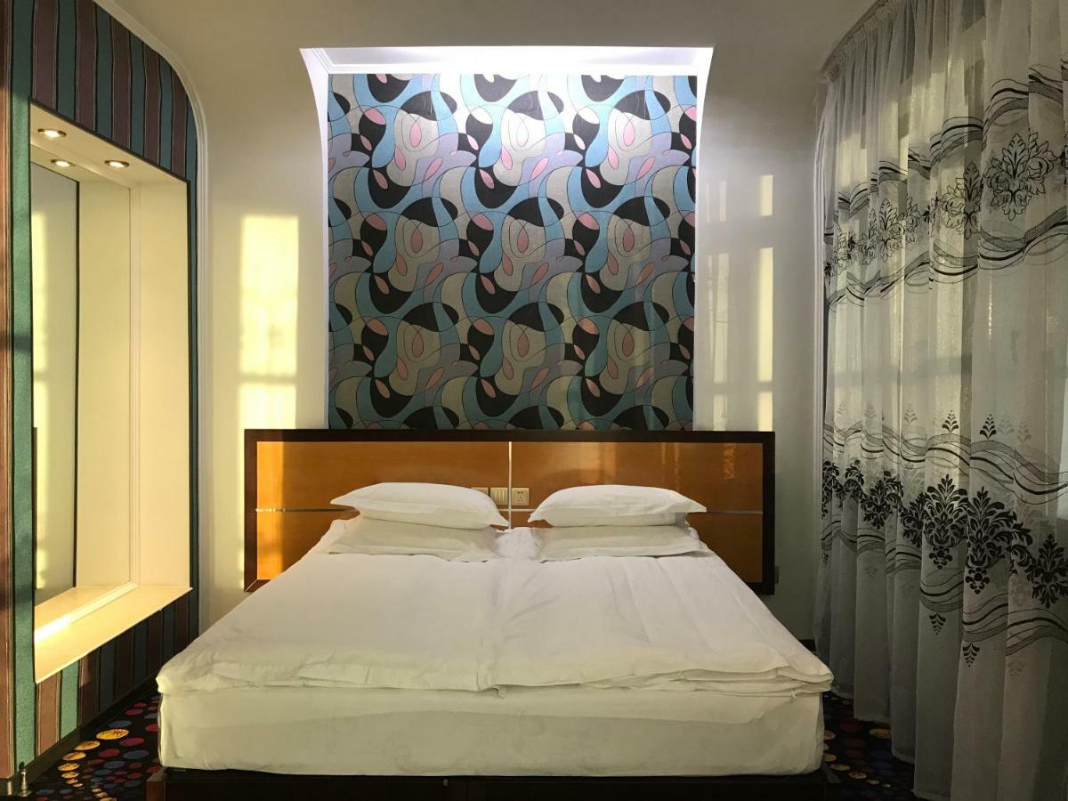 Hotel Zhibek Zholy Shymkent Esterno foto